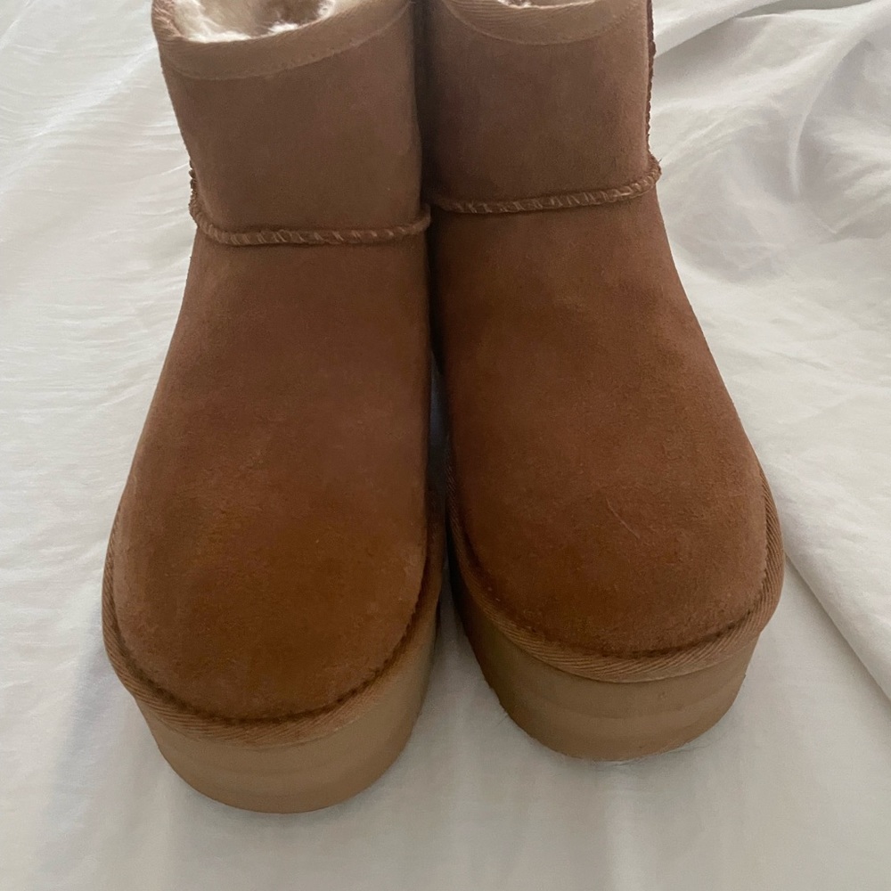 Ugg Mimi platform boot.  NEVER BEEN WORN rare to find !!